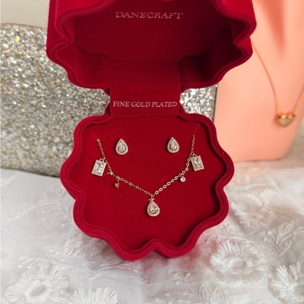 Fine Gold Plated Silver Earrings and Necklace Set - Picture 10 of 11
